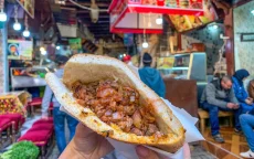 Ezelsresten in Tanger: wat zit er in je fastfood?