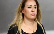 Kleuterleidster licht ouders op voor miljoen dollar en vlucht naar Marokko