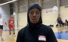 Basketbalspeelster met hoofddoek uitgesloten in Frankrijk (video)
