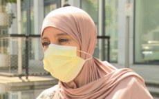 Khadija en zoontje op straat in België door oudste kinderen 