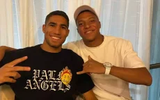 Achraf Hakimi en Kylian Mbappé in Barcelona gespot (video)