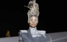 Malika El-Maslouhi poseert voor Thom Browne