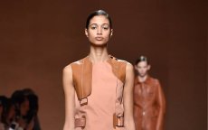 Malika El-Maslouhi en Imaan Hammam sterren zomercampagne Tory Burch