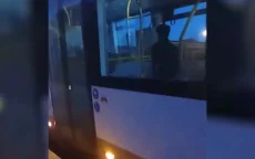 Ophef in België om beelden van biddende buschauffeur