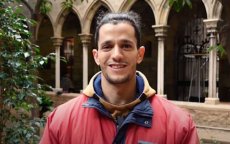 Mohamed kwam onder vrachtwagen naar Spanje en is nu maatschappelijk werker