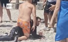 Marokkaanse migranten gestopt door vakantiegangers op Spaans strand