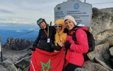 Marokkaanse vrouwen beklimmen Kinabalu-berg in Zuidoost-Azië 