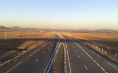 Marokko bouwt nieuwe snelweg van 420 km, maar tegen welke prijs?