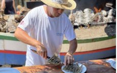 Mohamed maakt beste gegrilde sardines van Malaga