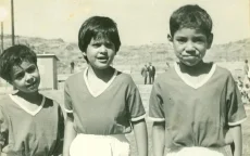 Moulay Hicham deelt zeldzaam beeld van jonge Koning Mohammed VI op voetbalveld 