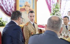 Kroonprins Moulay Hassan zit legerbijeenkomst voor (video)