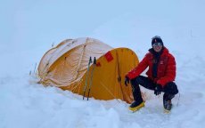 Marokkaanse bergbeklimster Nawal Sfendla bereikt top Manaslu