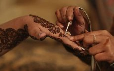 Nekacha op Djemaa el Fna rekent toerist 1200 dirham aan voor henna-tatoeage