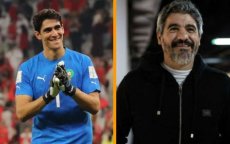 Yassine Bounou geeft shirt aan Ariel "El Burrito" Ortega