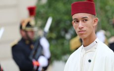 Kroonprins Moulay Hassan wijst handkus af