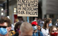 Europese Commissie hekelt racisme in Nederland