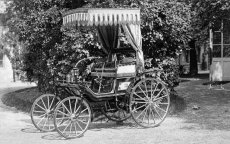 Hassan I kocht als eerste de nu 130-jarige Schroedter-Wagen