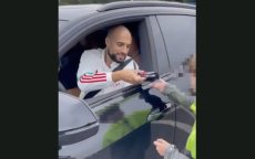 Sofyan Amrabat verrast door cadeau van fan (video)