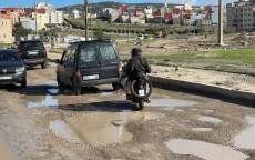 Onbegaanbare weg in Tanger vlak bij modern HSL-station irriteert 