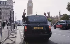 Met de taxi van Engeland naar Marokko: een ervaring van 10.000 dollar (video)