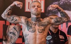 MMA vechter geschorst door Hitler tatoeage