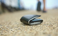 Man in Tanger levert gevonden portefeuille in en wordt gearresteerd