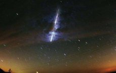 Vuurbal flitst met 140.000 km per uur over Marokko