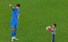 Yassine Bounou doet harten smelten met zoontje op WK (video)