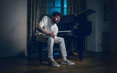 Naaldwijkse zanger Younes Mohsin wil taboe doorbreken