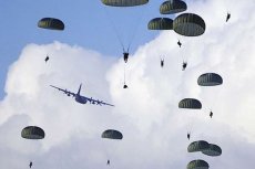 Belgische paratroopers trainen in Ouarzazate