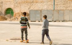 Schokkend! Duitse pedofiel Tanger kreeg hulp van vader slachtoffer