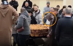 Hakim Ziyech draagt broer in tranen naar graf in Berkane 