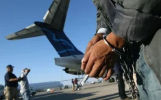 Lesbische Marokkaanse Farah na jarenlange vlucht door VS in Kameroen gedumpt