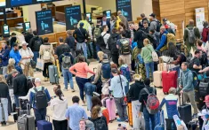 Urenlang in de rij voor vluchten naar Marokko door nieuwe Europese grenscontrole 