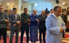 Moslims bidden in synagoge: bijzonder beeld uit Marokko