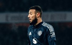 Noussair Mazraoui verlaat wedstrijd vanwege noodgeval