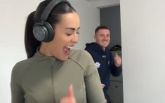 Oumi lokt Remco Evenepoel in dansval: 'Moroccan vibes'