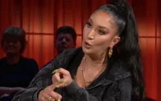 "Jij gaat even stil zijn": Soundos El Ahmadi zet presentator genadeloos op zijn nummer