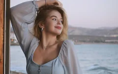 Russische influencer spreekt Darija en vindt baan in Marokko: "Ik blijf hier definitief!"