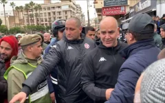 Tunesisch elftal zoekt verbinding met Marokkanen in moskee Fez 