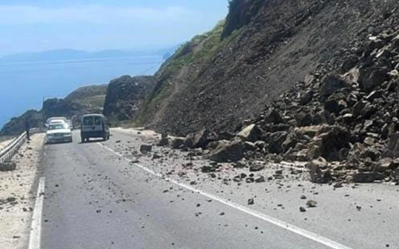 Weg Tetouan-Al Hoceima weer geblokkeerd door rotsval