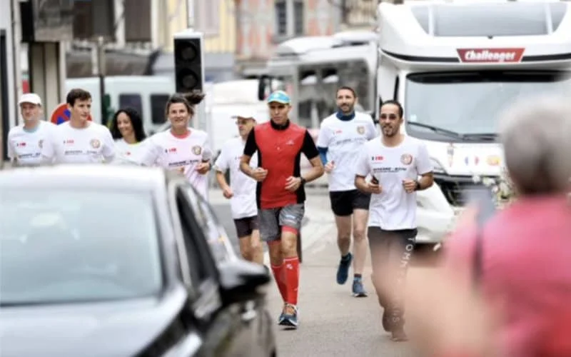 Abderrazzak rijdt 1433 km met zonnefiets naar Sahara