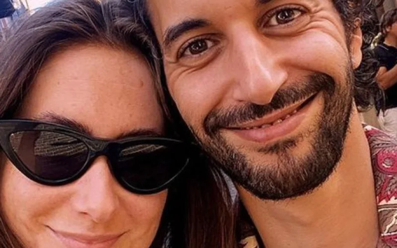 Mocro Maffia-acteur Achmed Akkabi vraagt vriendin ten huwelijk (foto)