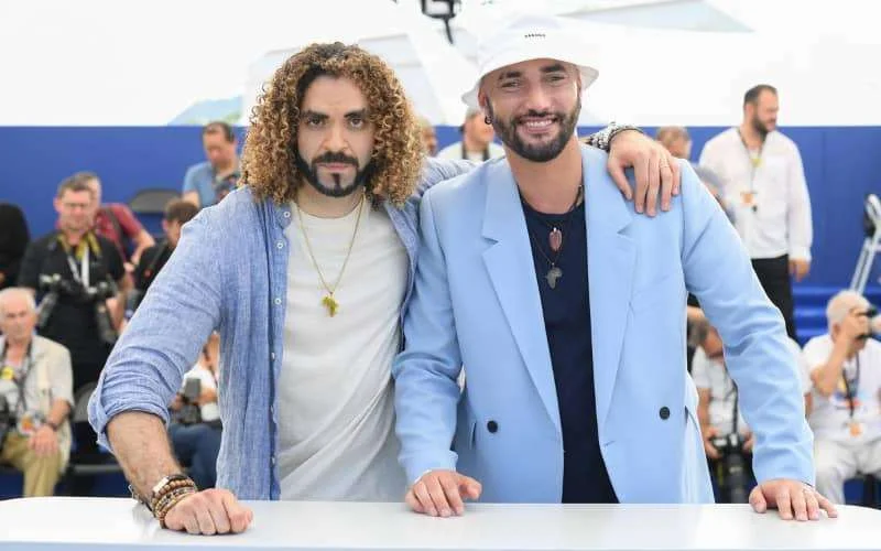 Oliver Stone vol lof over Adil en Bilall