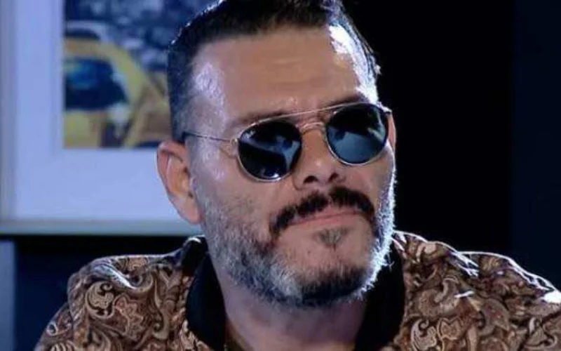 Podium ingestort tijdens optreden Adil El Miloudi