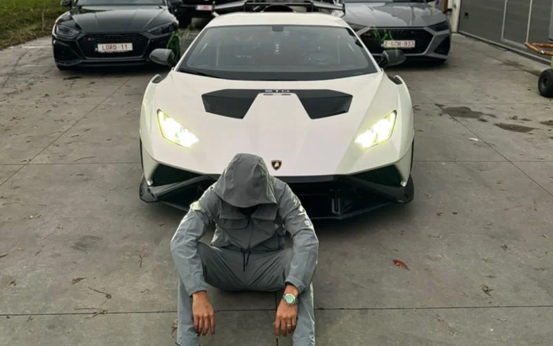 Influencer Adil "gofast" weer op straat in België