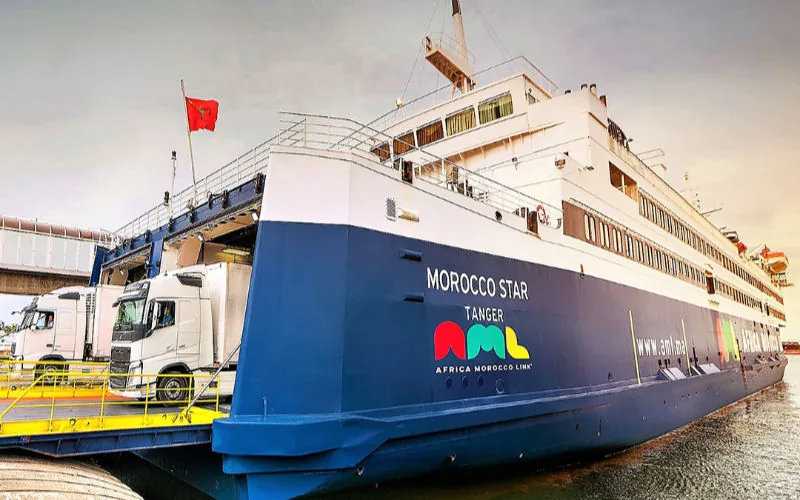 Veerboot naar Marokko ramt havenbarrière in Algeciras