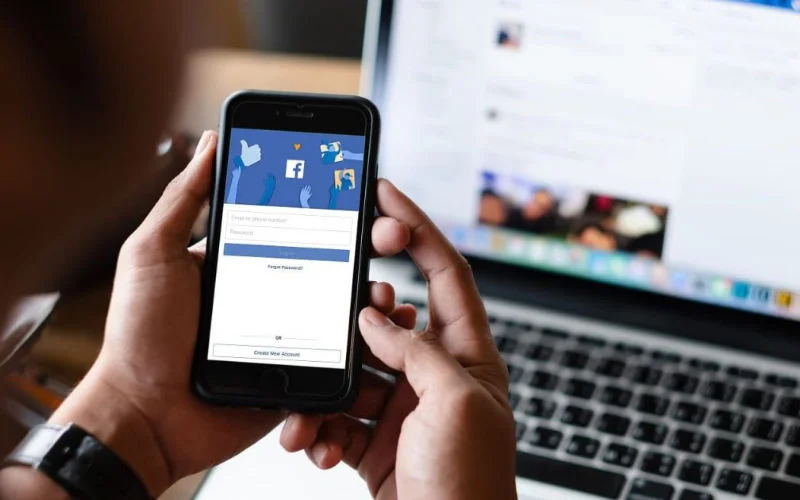 Zoon parlementslid Tetouan vast na laster op Facebook