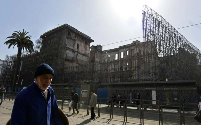 Foto's: dode bij instorting historisch hotel in Casablanca