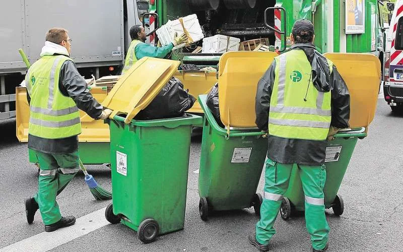 Marokkaanse bedrijven gaan werkkleding vuilnismannen Parijs leveren